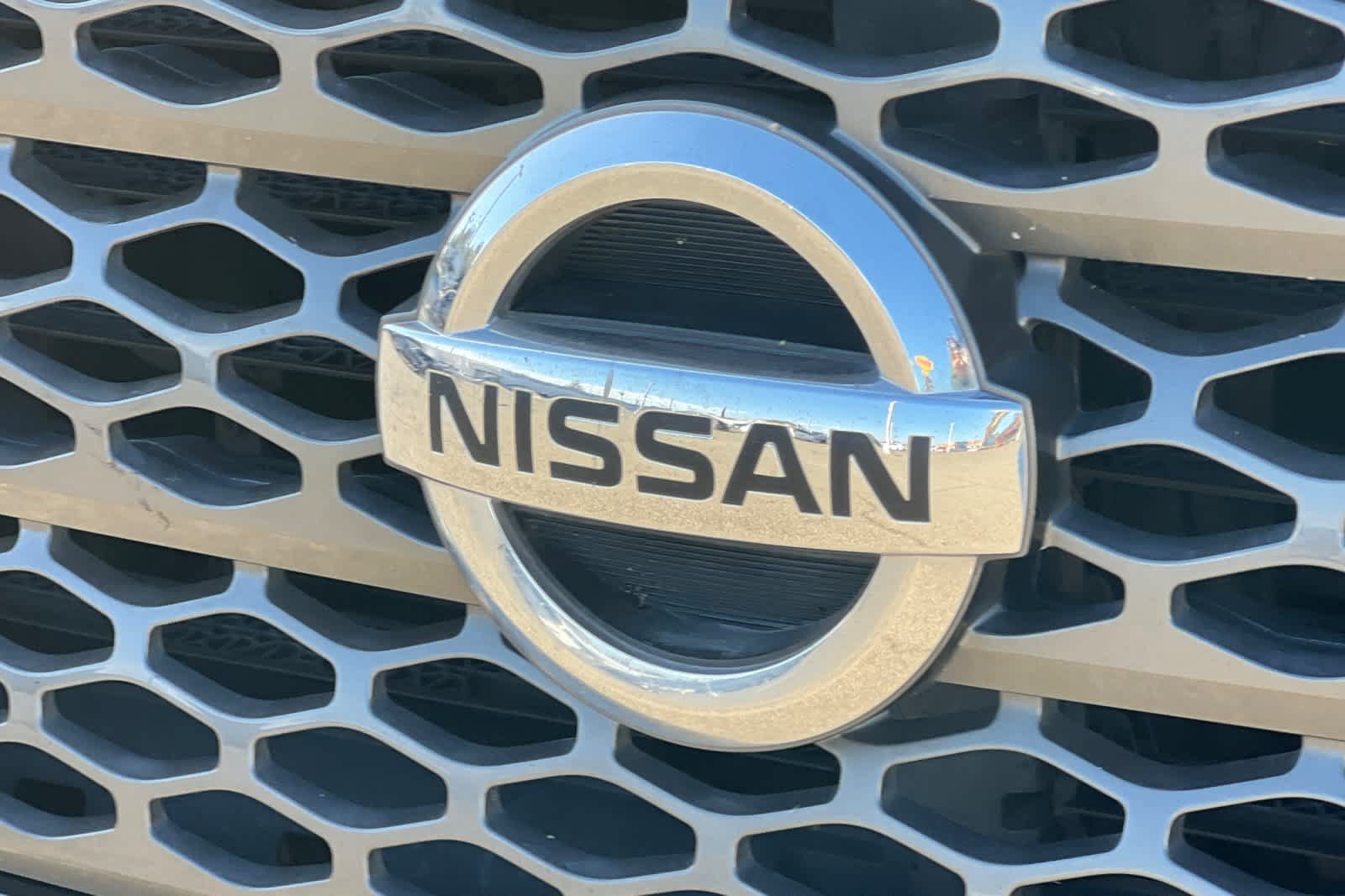 Used 2017 Nissan Titan SV AWD/4WD image 16