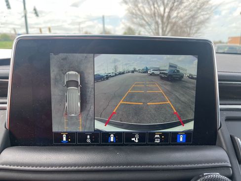 Used 2023 Chevrolet Tahoe LT w/ Luxury Package image 9