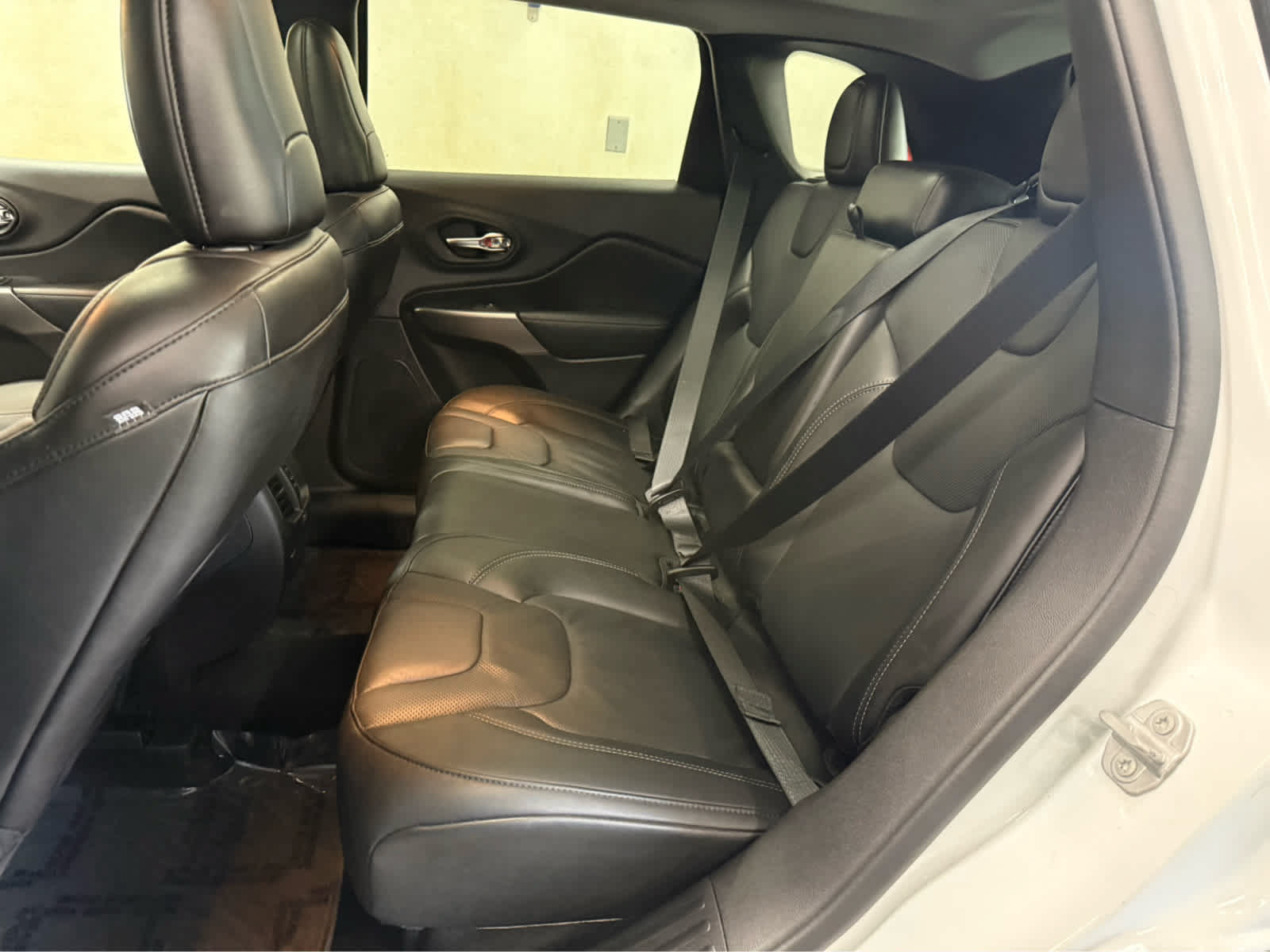 Used 2021 Jeep Cherokee Limited AWD/4WD image 21
