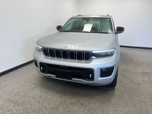 Used 2024 Jeep Grand Cherokee Overland image 3