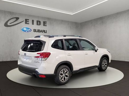 Used 2021 Subaru Forester Premium AWD/4WD image 11