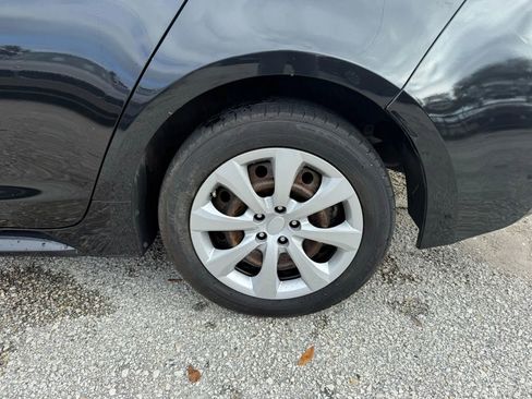 Used 2021 Toyota Corolla LE image 21