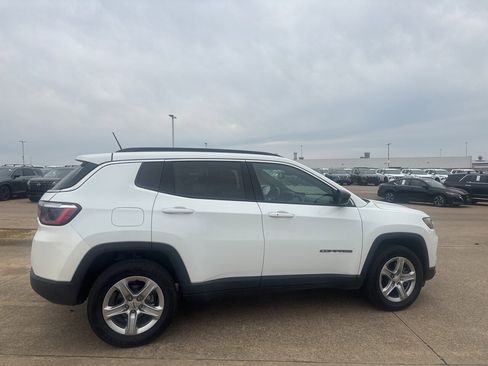 Used 2023 Jeep Compass Latitude image 19