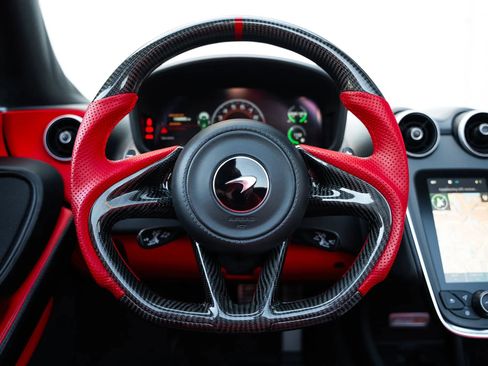 Used 2020 McLaren 600LT Spider RWD image 33
