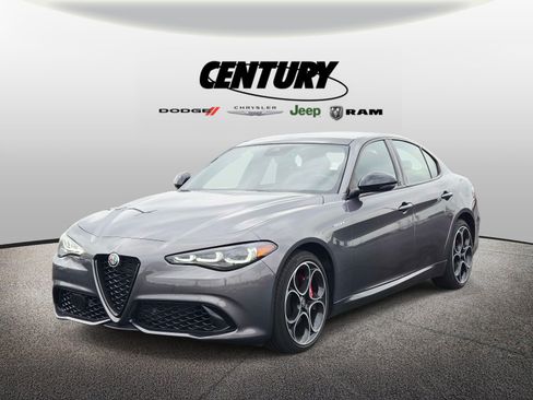 Used 2024 Alfa Romeo Giulia Veloce AWD/4WD image 7