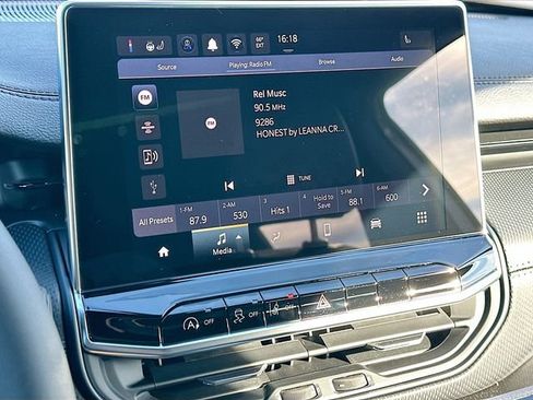 New 2026 Jeep Compass Latitude image 9