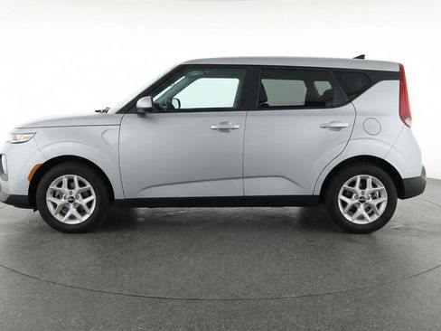 Used 2025 Kia Soul LX w/ LX Technology Package FWD image 5