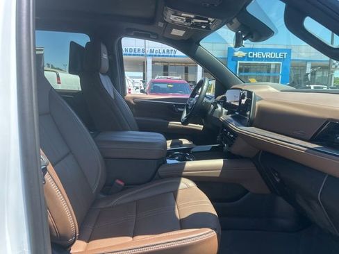 Used 2026 Chevrolet Suburban High Country AWD/4WD image 35