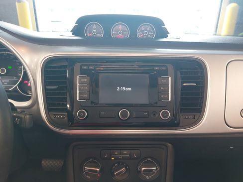 Used 2013 Volkswagen Beetle TDI FWD image 23