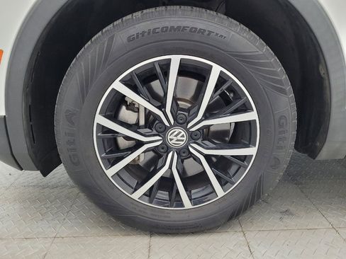 Used 2021 Volkswagen Tiguan SE w/ Panoramic Sunroof Package FWD image 31