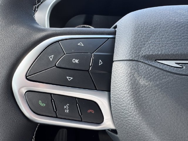 New 2027 Chrysler Pacifica Select w/ Family Tech Group FWD image 41
