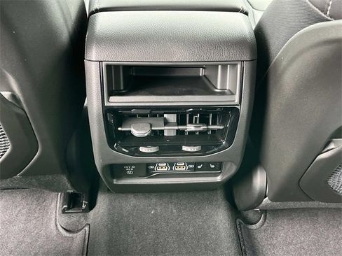 New 2025 Jeep Grand Cherokee Limited image 16