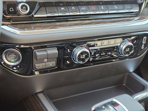 New 2025 GMC Sierra 1500 Elevation image 13