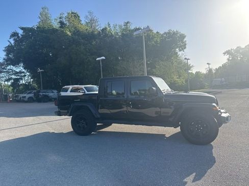 Used 2022 Jeep Gladiator Sport image 7