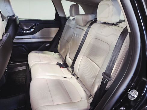 Used 2025 Lincoln Corsair Reserve AWD/4WD image 36