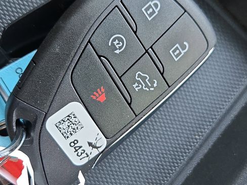 Used 2023 Chevrolet Silverado 1500 LT image 32