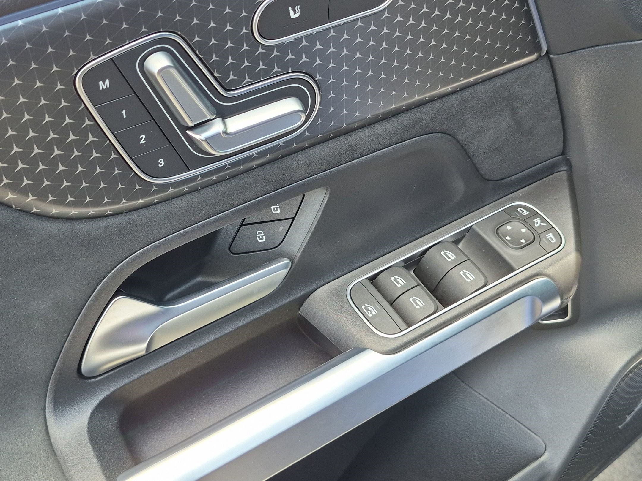 Used 2024 Mercedes-Benz GLB 250 image 15