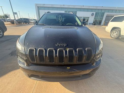Used 2016 Jeep Cherokee Latitude FWD image 3