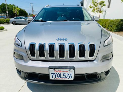 Used 2017 Jeep Cherokee Latitude FWD image 7