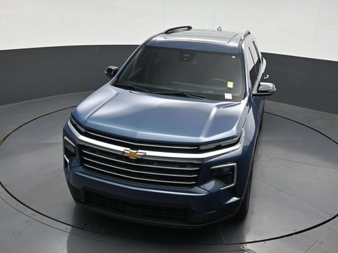 Used 2025 Chevrolet Traverse LT w/ Sun and Wheel Package FWD image 24