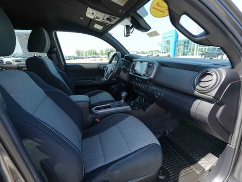 Used 2021 Toyota Tacoma TRD Off-Road AWD/4WD image 21