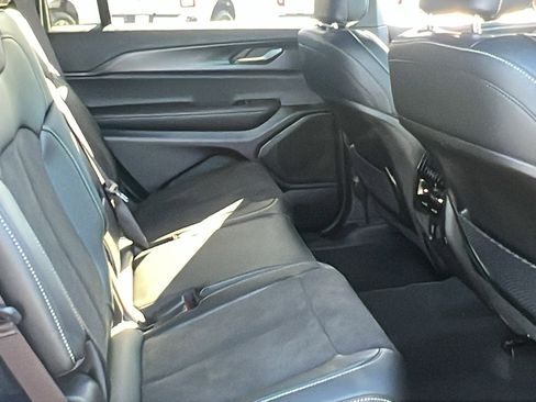 New 2025 Jeep Grand Cherokee L Laredo image 18