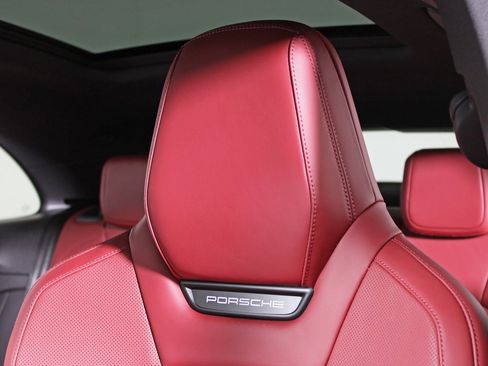 Certified 2025 Porsche Macan 4S Electric image 19