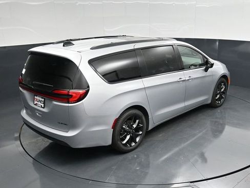 New 2026 Chrysler Pacifica Limited FWD image 56