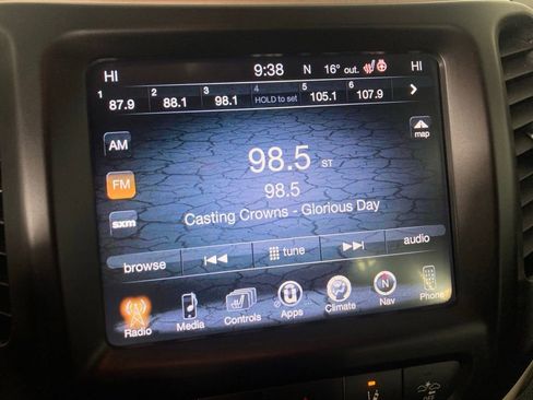 Used 2018 Jeep Cherokee Limited w/ Technology Group image 3