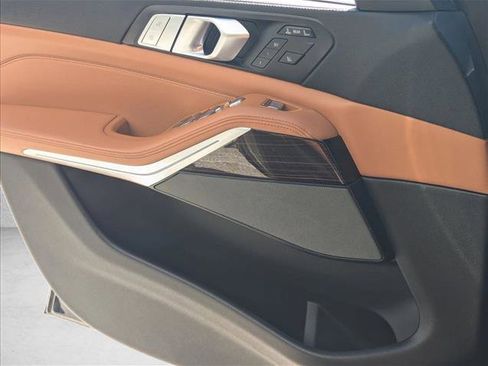 Used 2021 BMW X7 xDrive40i w/ M Sport Package image 9