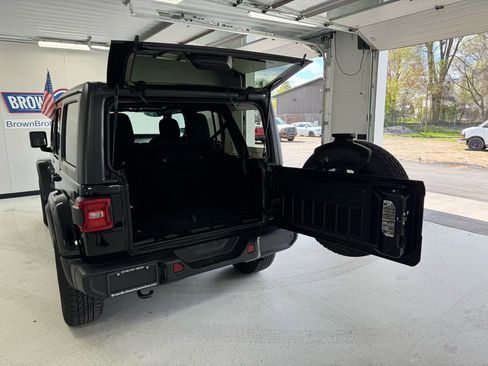 Used 2019 Jeep Wrangler Unlimited Sahara w/ Safety Group AWD/4WD image 7