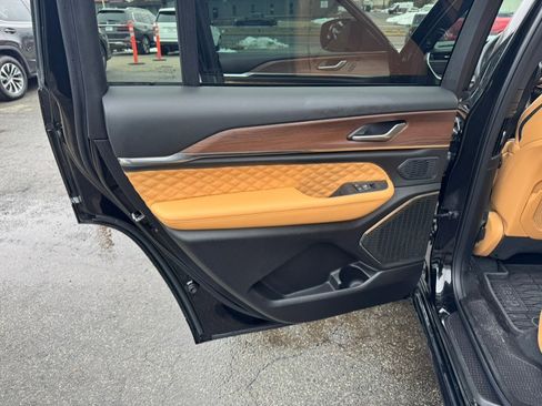 Used 2025 Jeep Grand Cherokee L Summit w/ Obsidian Package image 18