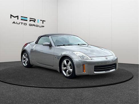 Used 2009 Nissan 350Z Touring RWD image 1