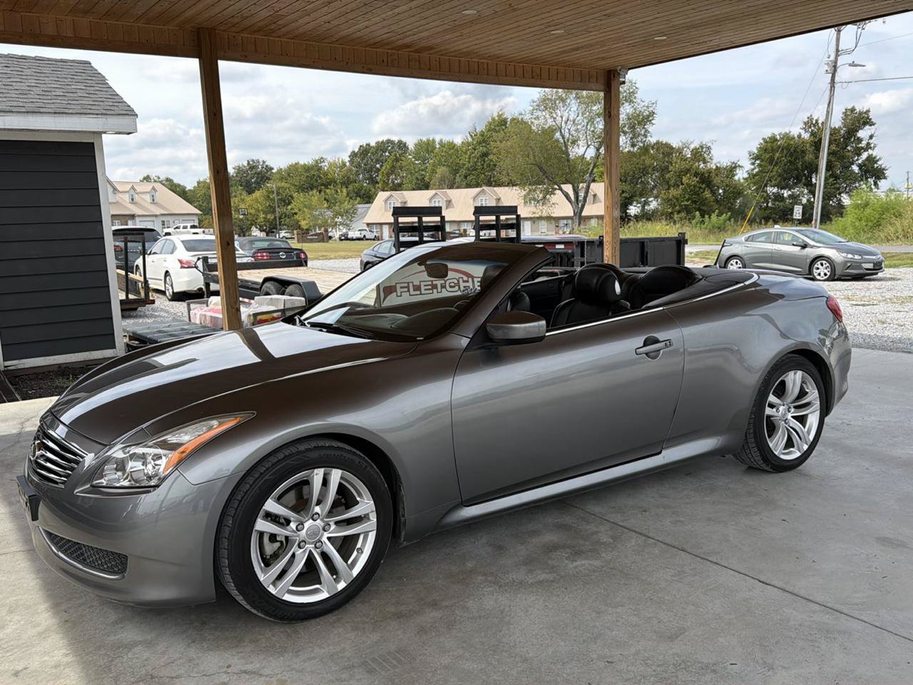 Used 2010 INFINITI G37 Convertible w/ Premium Pkg RWD image 2