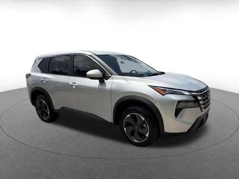 Used 2025 Nissan Rogue SV AWD/4WD image 2