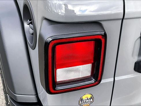 Used 2021 Jeep Wrangler Sport S image 32