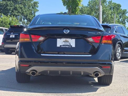 Used 2022 Nissan Altima 2.5 SR w/ Midnight Edition Package FWD image 13