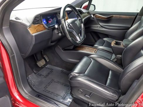 Used 2018 Tesla Model X 75D image 14