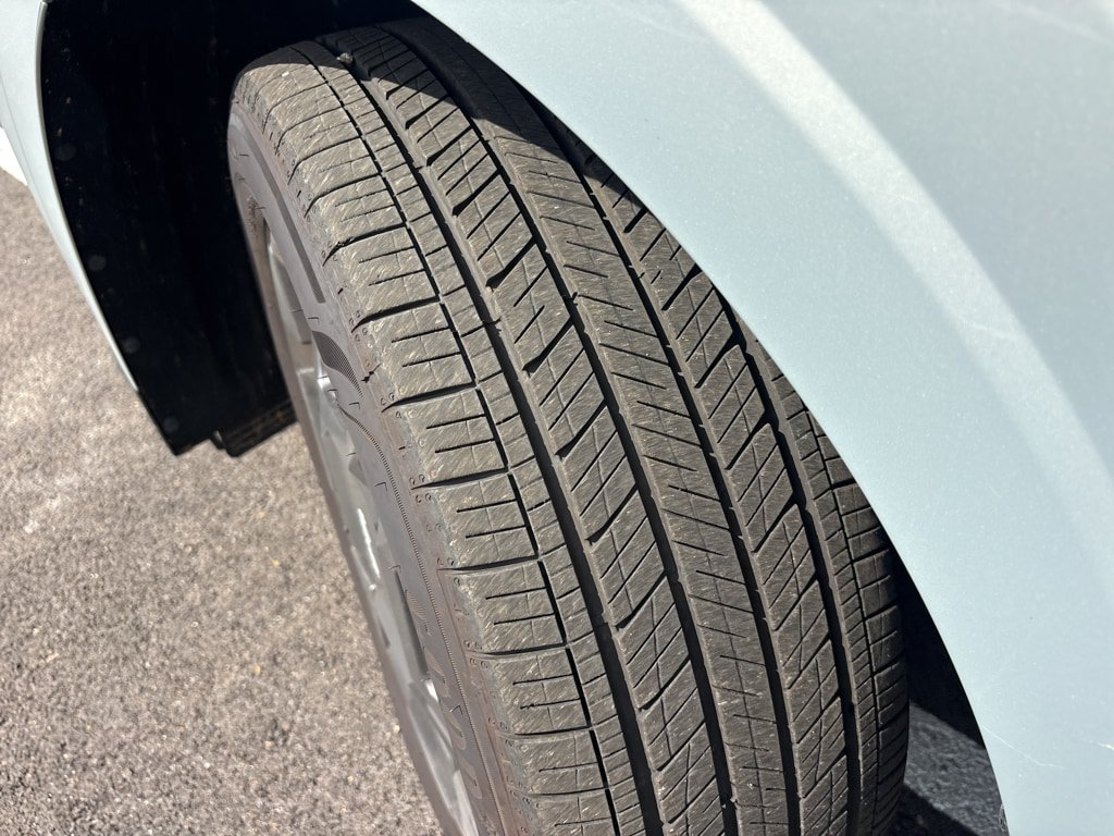 Used 2026 Kia Carnival EX FWD image 11