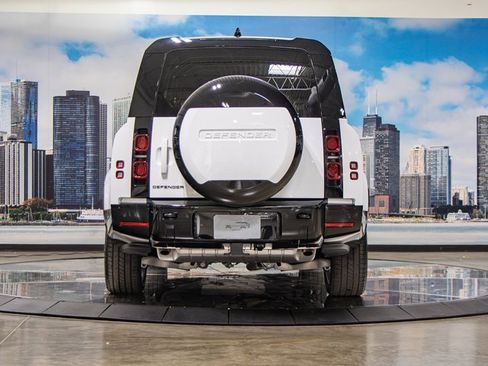 Used 2025 Land Rover Defender 130 X-Dynamic SE image 11