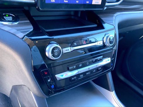 Used 2021 Ford Explorer Limited image 30