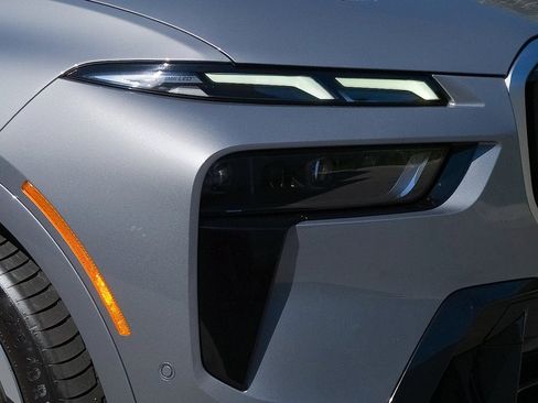 Used 2023 BMW X7 xDrive40i w/ M Sport Package image 8