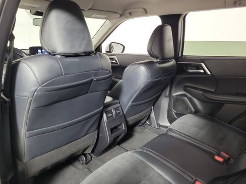 Used 2024 Mitsubishi Outlander SE Black Edition FWD image 10