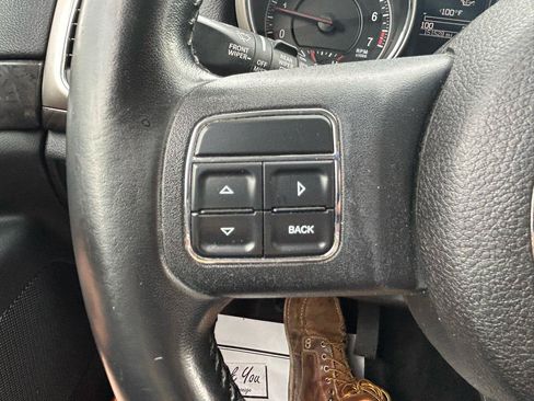 Used 2011 Jeep Grand Cherokee Laredo AWD/4WD image 18