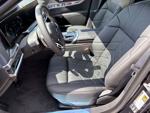 Used 2025 BMW 760i xDrive image 13