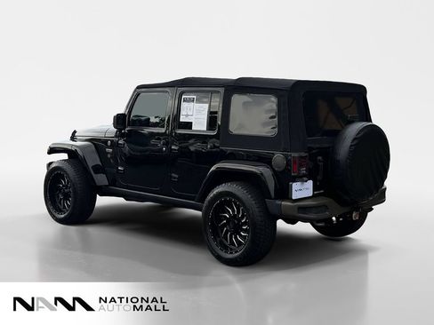 Used 2017 Jeep Wrangler Unlimited Sahara AWD/4WD image 3