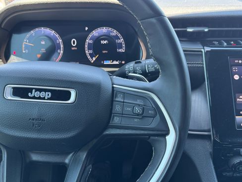 Used 2024 Jeep Grand Cherokee Altitude AWD/4WD image 25