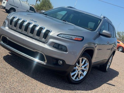 Used 2016 Jeep Cherokee Limited FWD image 2