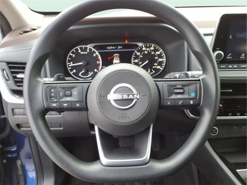 Used 2023 Nissan Rogue SV image 22