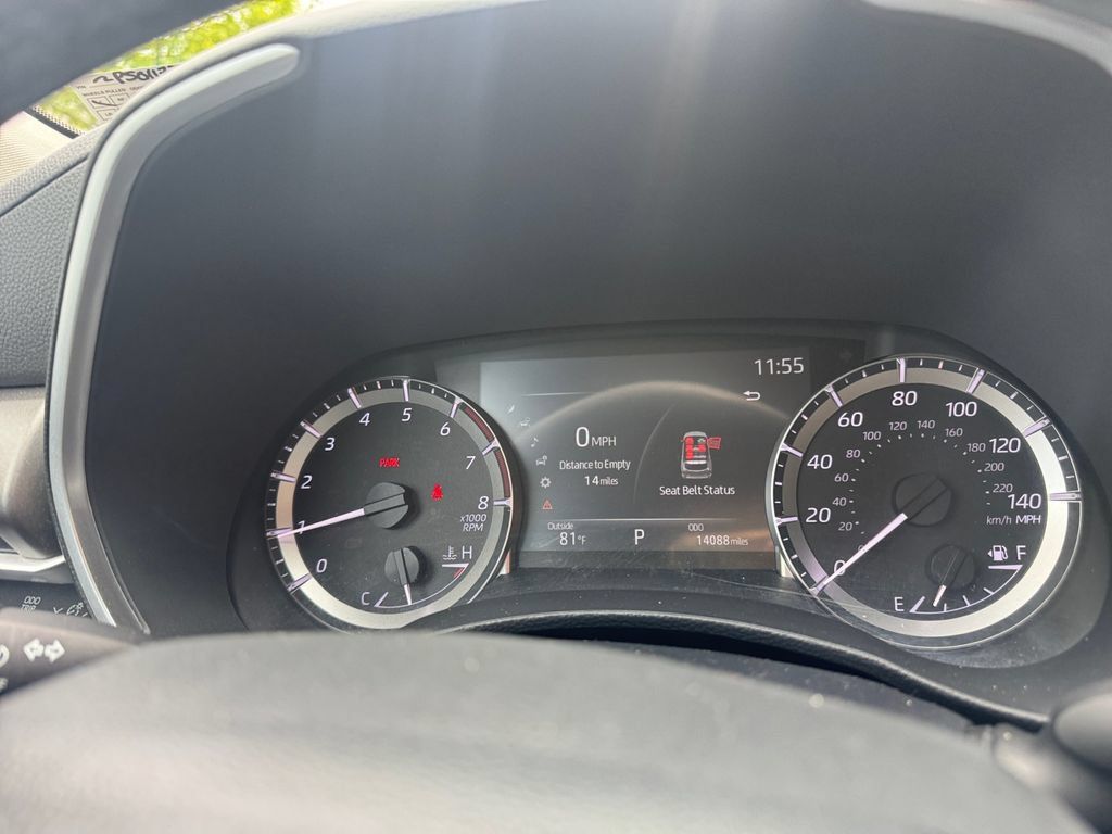Used 2023 Toyota Highlander XLE AWD/4WD image 21